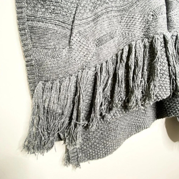 NWT Coldwater Creek Gray Knit Sweater Poncho Wool Blend Fringe One Size Boho - Picture 6 of 10